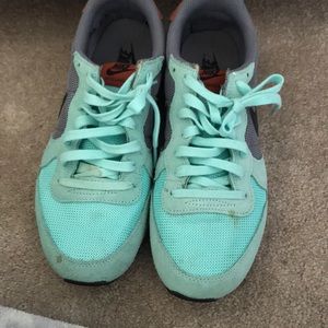 Nike womens internationalist sneaker